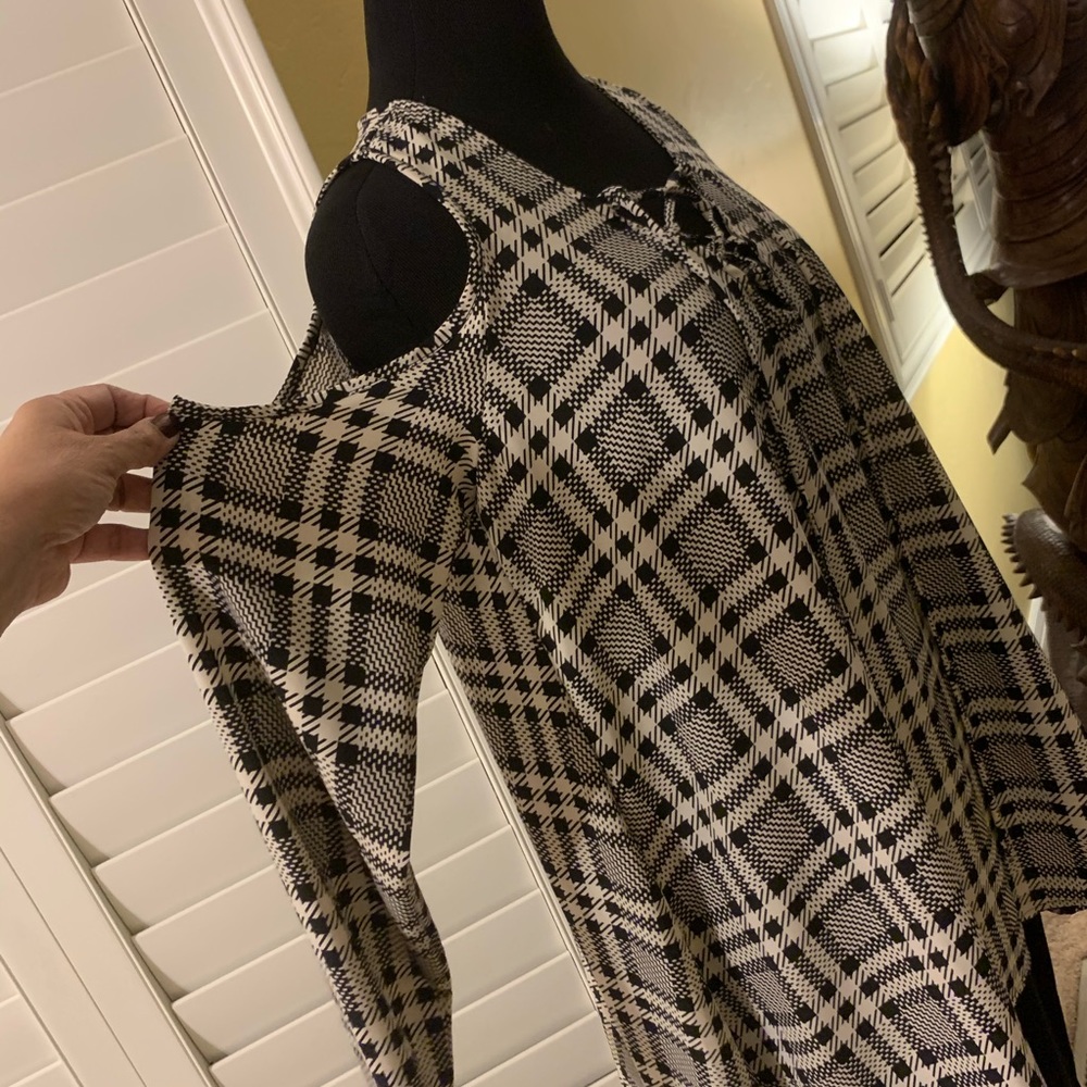 143 Story Black & Ivory Plaid Cold Shoulder Top M View 3